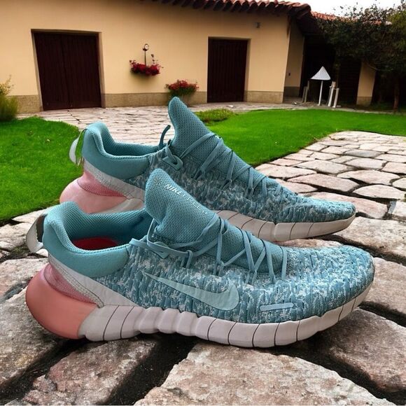 Nike Shoes - Nike Free Run 5.0